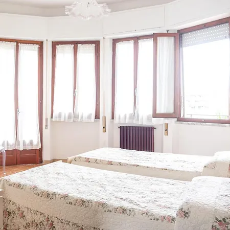 Aparthotel Isa- Il Pontile In Marina Di Massa, With Private Outdoor Area, Just 400 Meters From The