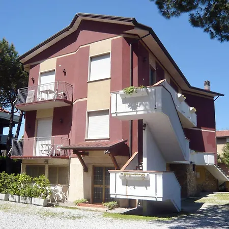 Aparthotel Isa- Il Pontile In Marina Di Massa, With Private Outdoor Area, Just 400 Meters From The