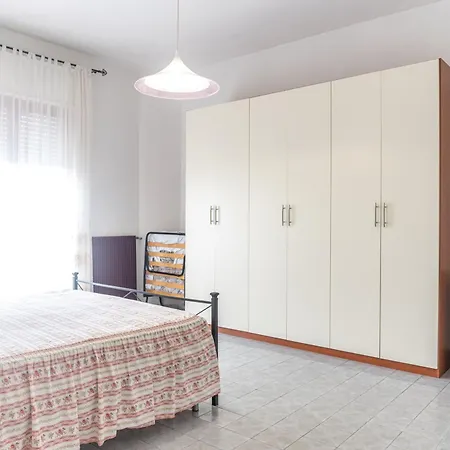 Isa- Il Pontile In Marina Di Massa, With Private Outdoor Area, Just 400 Meters From The Marina di Massa