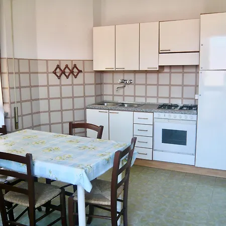 Aparthotel Isa- Il Pontile In Marina Di Massa, With Private Outdoor Area, Just 400 Meters From The Marina di Massa