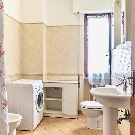 Aparthotel Isa- Il Pontile In Marina Di Massa, With Private Outdoor Area, Just 400 Meters From The Marina di Massa
