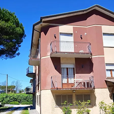 Aparthotel Isa- Il Pontile In Marina Di Massa, With Private Outdoor Area, Just 400 Meters From The